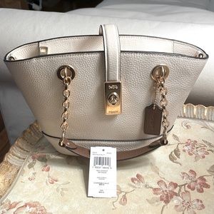 Coach Outlet Lane Bucket Bag